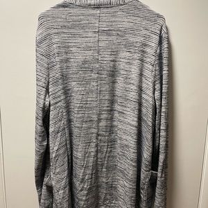 Gap- Navy & White cardigan